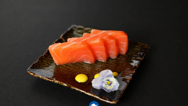 158.Sashimi salmon (4u)